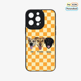 Main showcase of the custom pet portrait phone case featuring a stylish retro checkered background and personalized feline art.